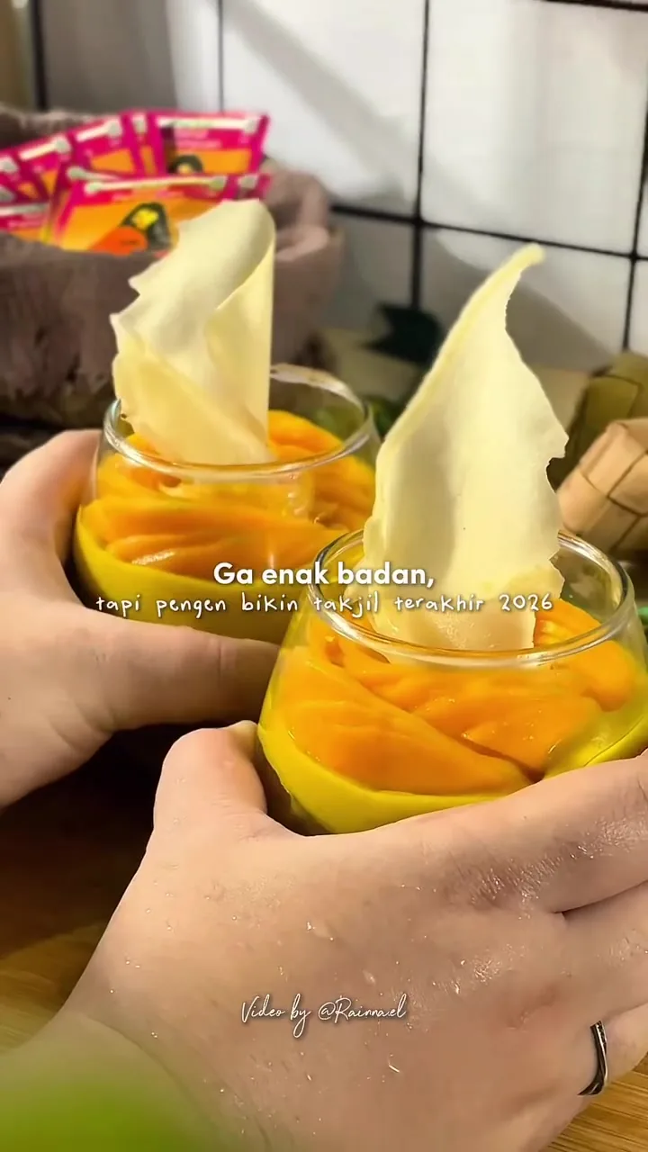 Mango Jamu Pudding In a Glass